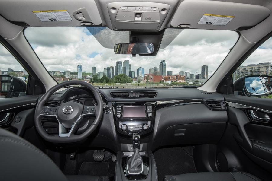 Торпедо Nissan Qashqai 2017 года  (CA) (фото 15 из 20)